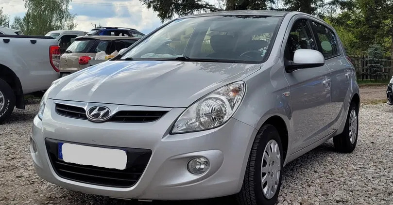 samochody osobowe Hyundai i20 cena 9700 przebieg: 137000, rok produkcji 2010 z Kielce